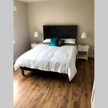 Stylish 3 Bed Apartment With Lough Atalia Views Galway Exterior foto