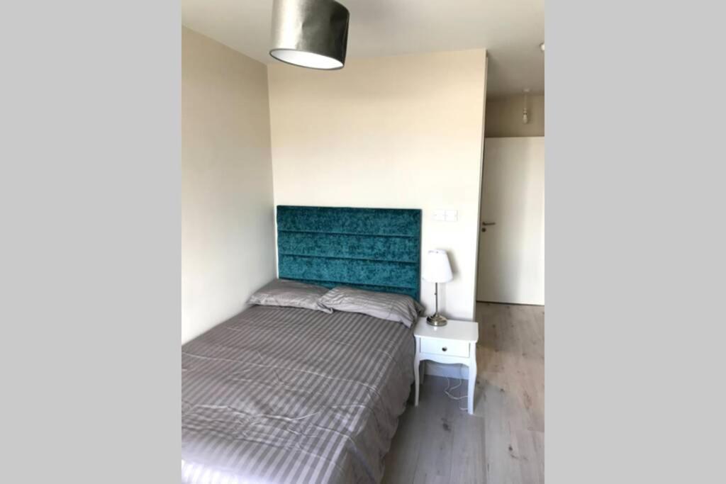 Stylish 3 Bed Apartment With Lough Atalia Views Galway Exterior foto